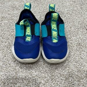 Nike Kids Blue and Teal Flex Runner